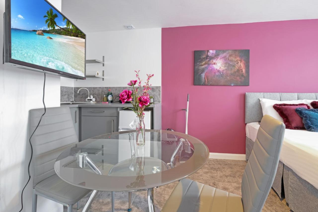 Fernbank Studios Sudbury Hill Harrow Self-Contained Studios With En-Suite Wembley Eksteriør bilde