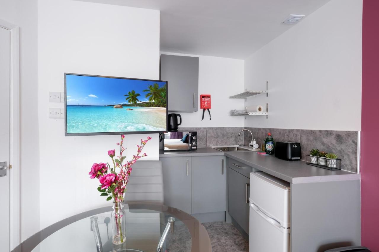 Fernbank Studios Sudbury Hill Harrow Self-Contained Studios With En-Suite Wembley Eksteriør bilde