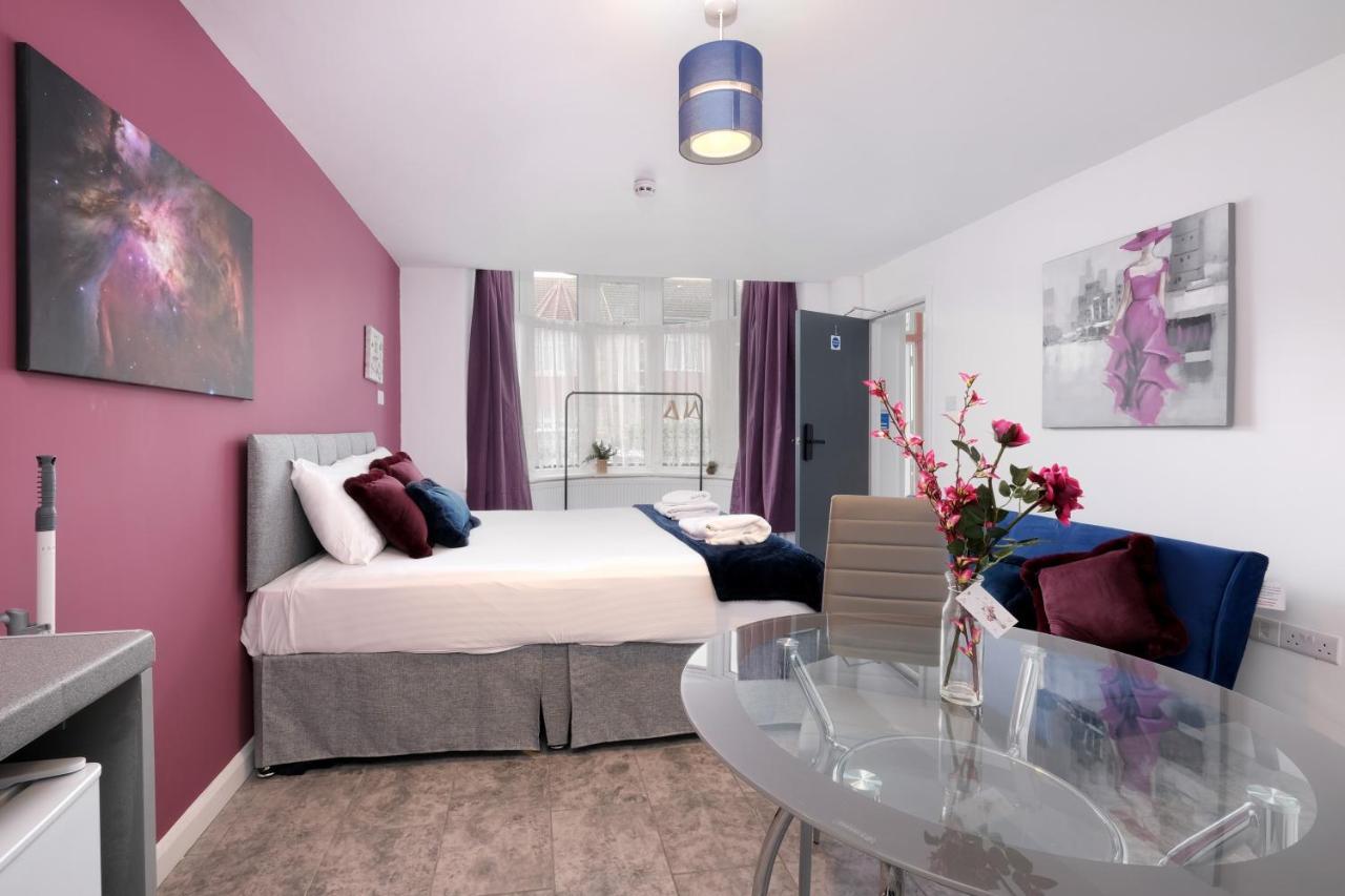 Fernbank Studios Sudbury Hill Harrow Self-Contained Studios With En-Suite Wembley Eksteriør bilde