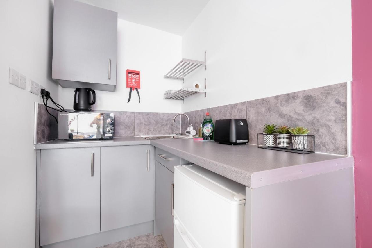 Fernbank Studios Sudbury Hill Harrow Self-Contained Studios With En-Suite Wembley Eksteriør bilde