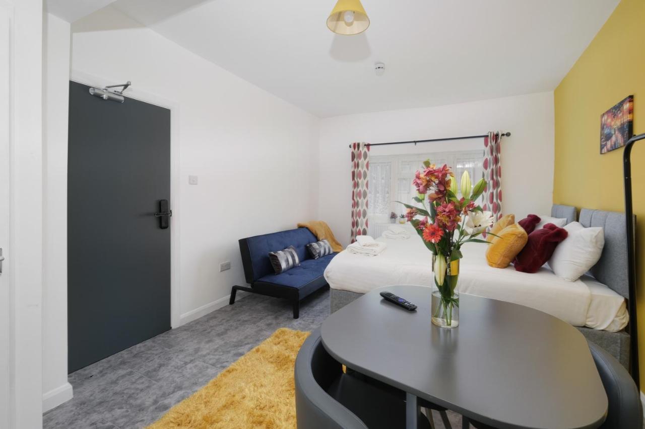 Fernbank Studios Sudbury Hill Harrow Self-Contained Studios With En-Suite Wembley Eksteriør bilde