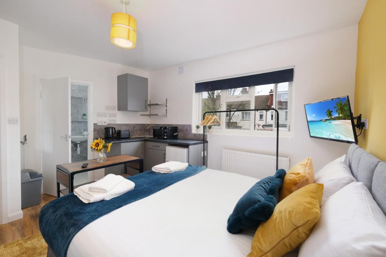 Fernbank Studios Sudbury Hill Harrow Self-Contained Studios With En-Suite Wembley Eksteriør bilde