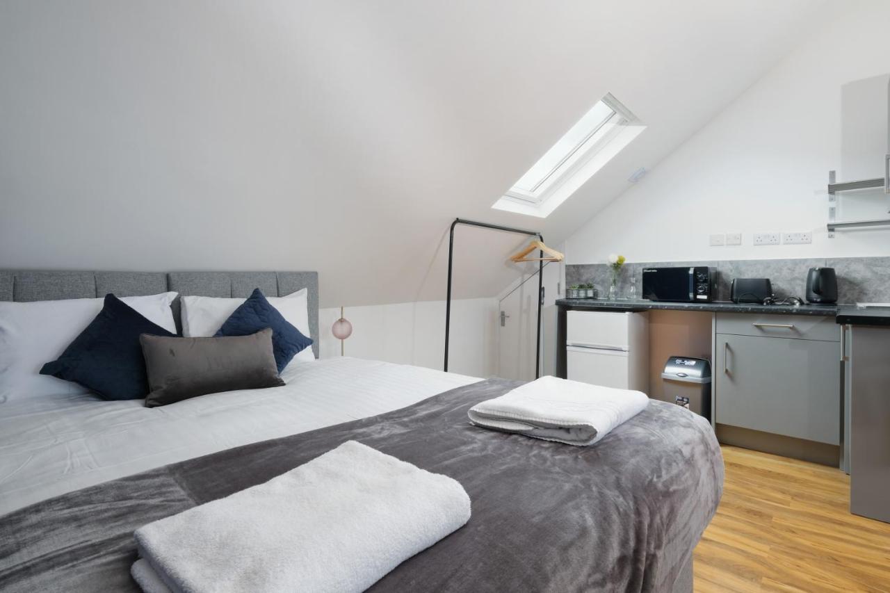 Fernbank Studios Sudbury Hill Harrow Self-Contained Studios With En-Suite Wembley Eksteriør bilde