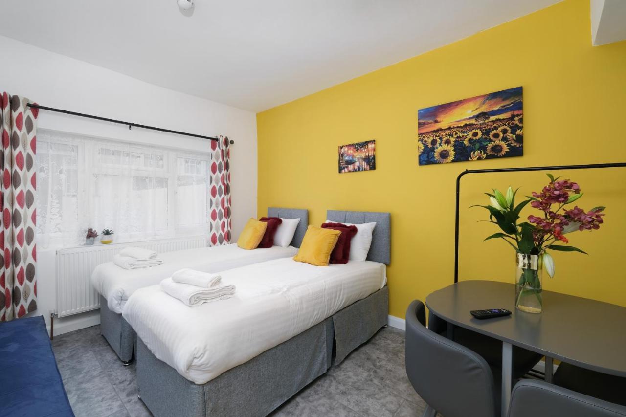 Fernbank Studios Sudbury Hill Harrow Self-Contained Studios With En-Suite Wembley Eksteriør bilde