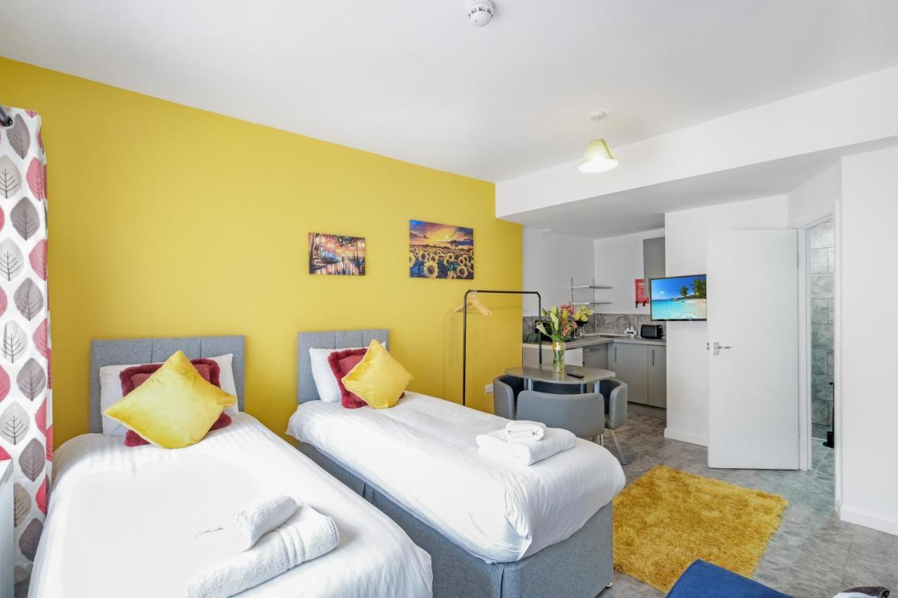 Fernbank Studios Sudbury Hill Harrow Self-Contained Studios With En-Suite Wembley Eksteriør bilde