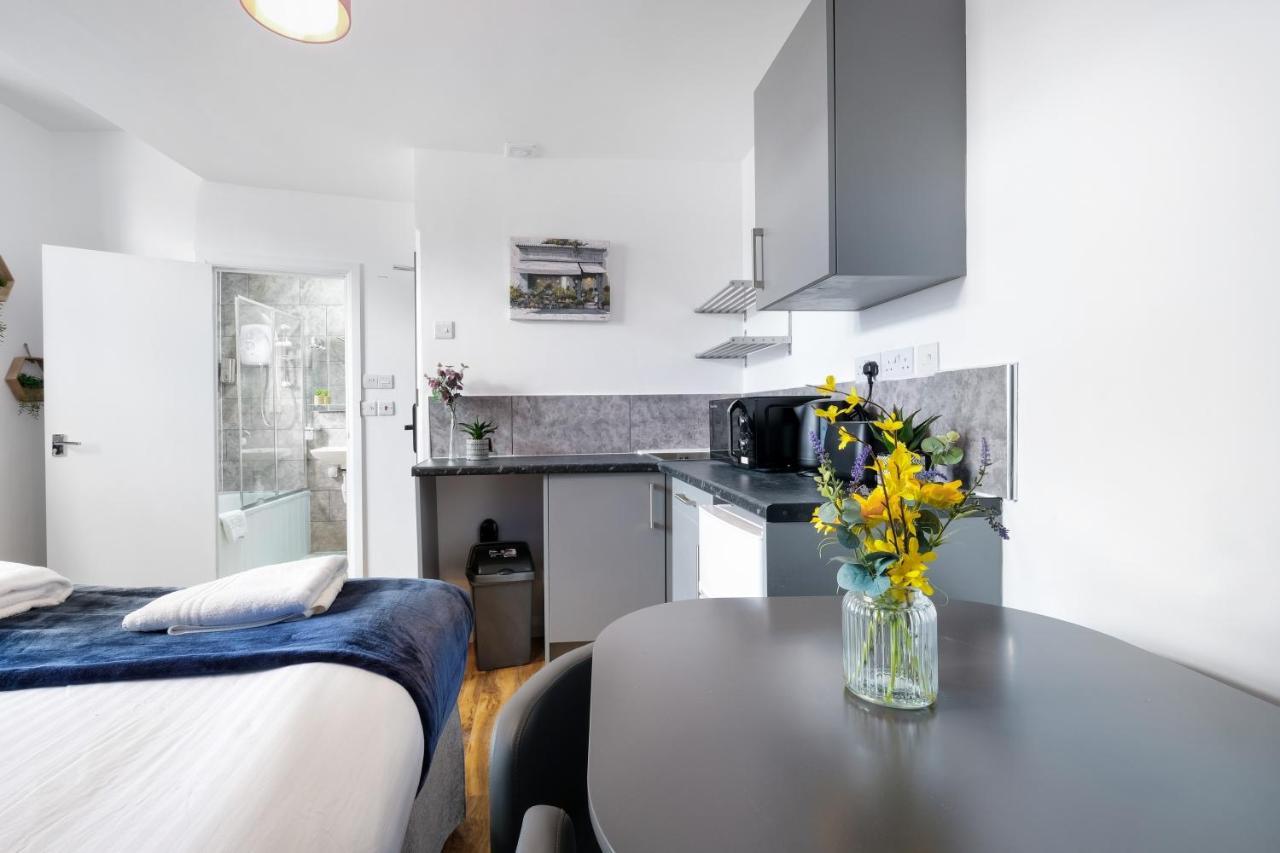 Fernbank Studios Sudbury Hill Harrow Self-Contained Studios With En-Suite Wembley Eksteriør bilde