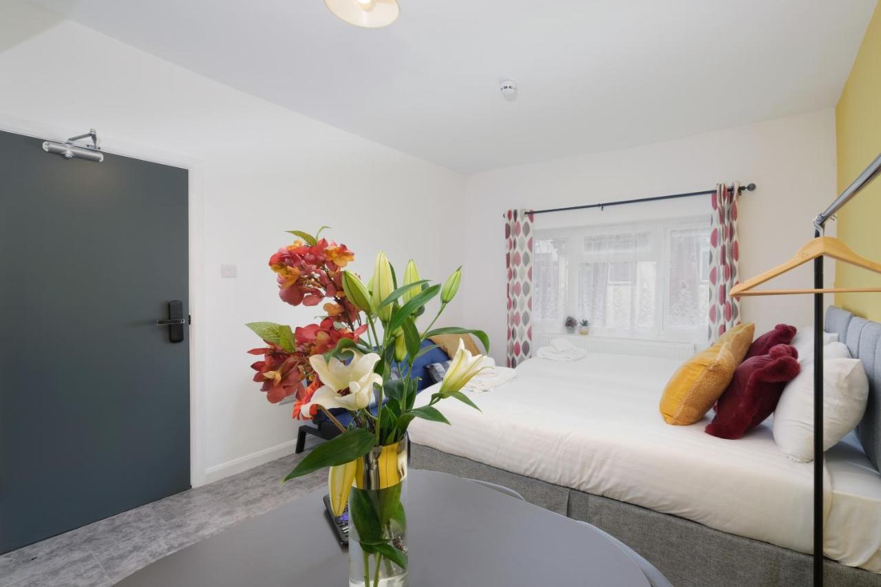 Fernbank Studios Sudbury Hill Harrow Self-Contained Studios With En-Suite Wembley Eksteriør bilde