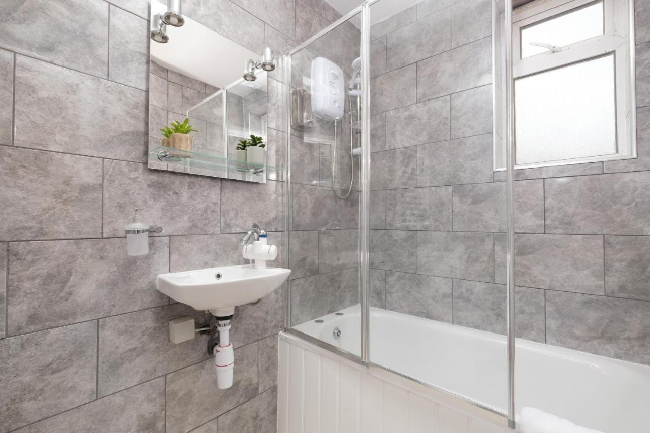 Fernbank Studios Sudbury Hill Harrow Self-Contained Studios With En-Suite Wembley Eksteriør bilde