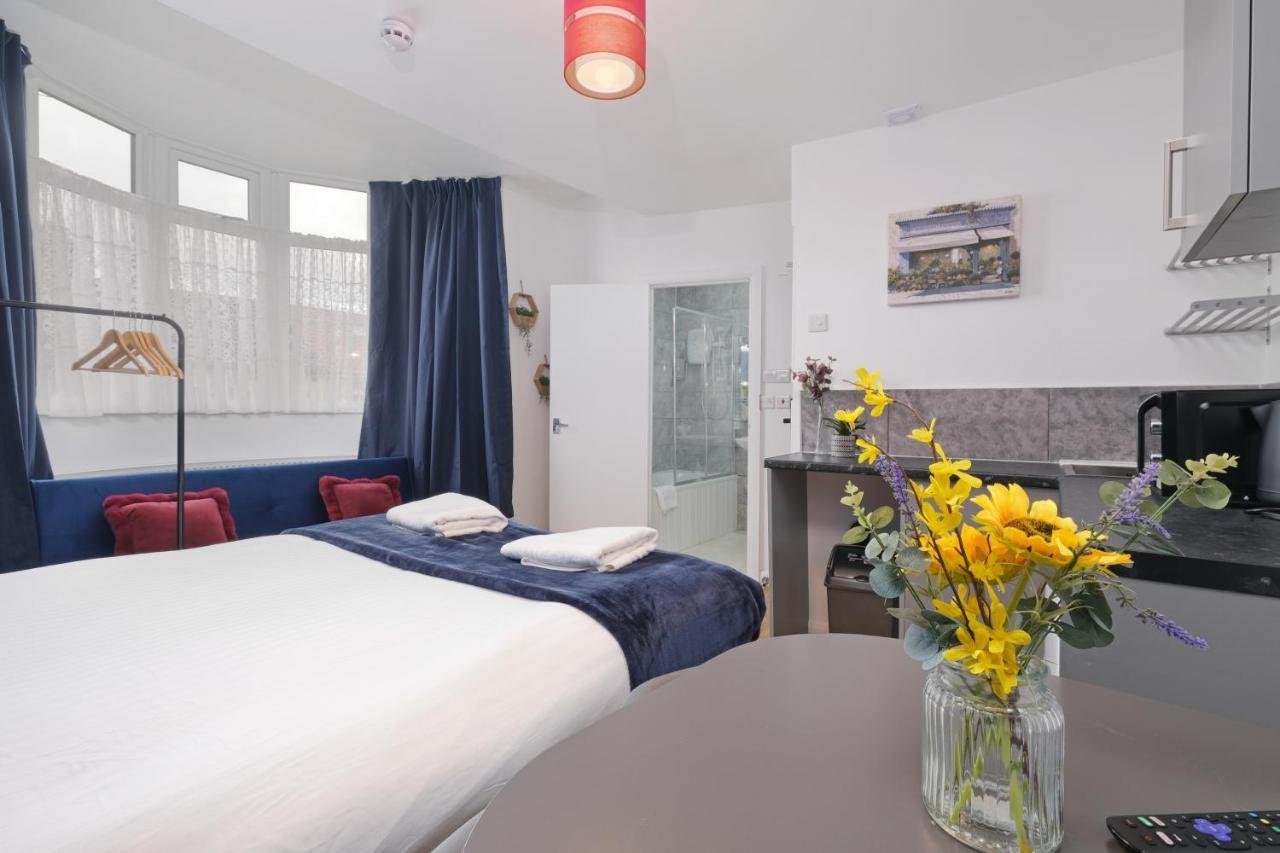 Fernbank Studios Sudbury Hill Harrow Self-Contained Studios With En-Suite Wembley Eksteriør bilde