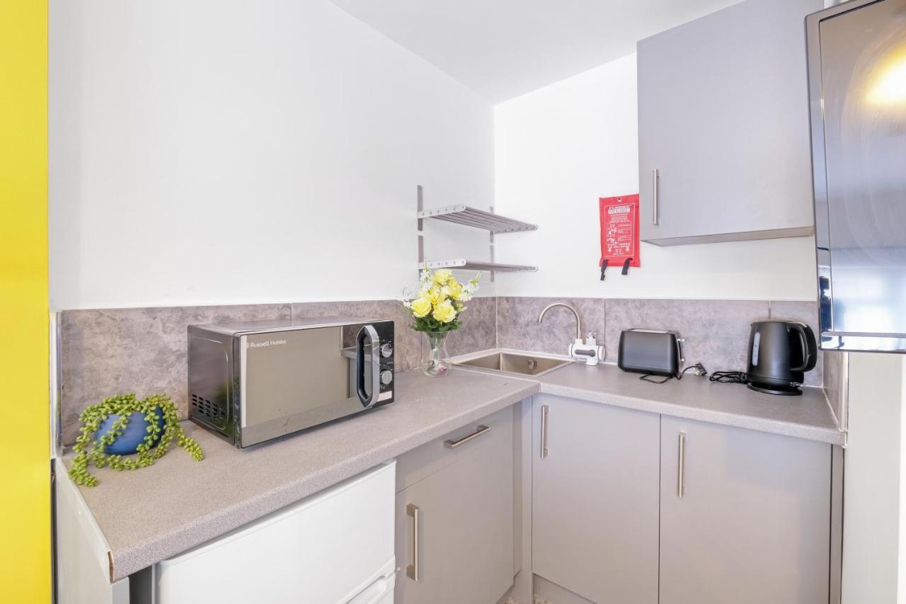 Fernbank Studios Sudbury Hill Harrow Self-Contained Studios With En-Suite Wembley Eksteriør bilde