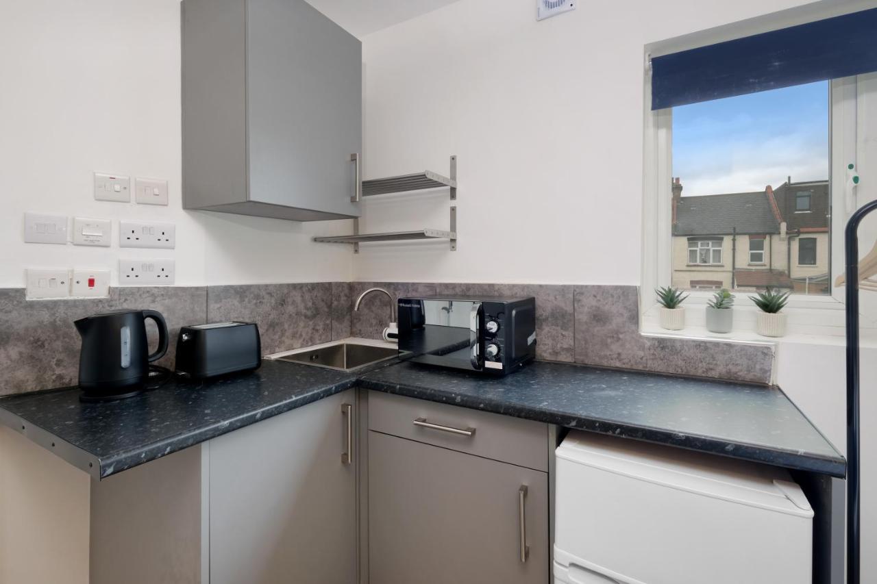 Fernbank Studios Sudbury Hill Harrow Self-Contained Studios With En-Suite Wembley Eksteriør bilde