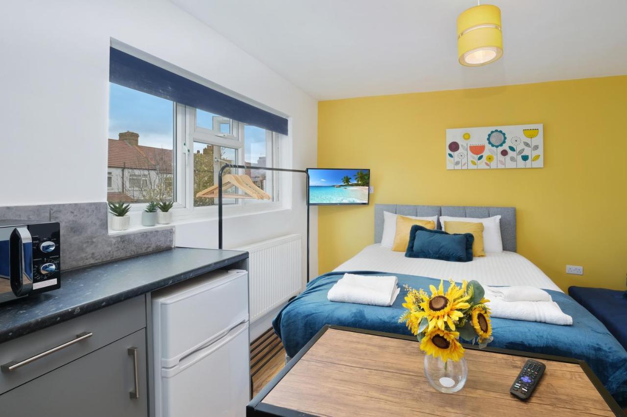 Fernbank Studios Sudbury Hill Harrow Self-Contained Studios With En-Suite Wembley Eksteriør bilde